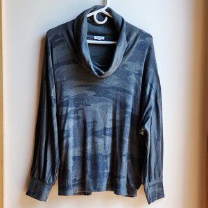 Splendid Green/Gray Camo Cowl Neck Jersey Size XL